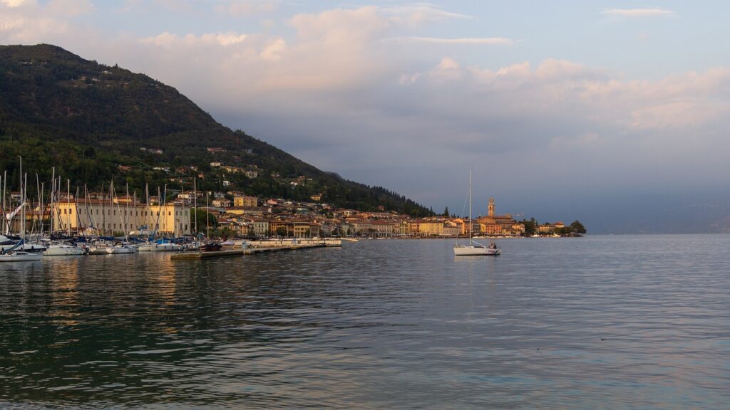 Waar ligt het Gardameer in Italië en klopt het dat het er echt spookt?